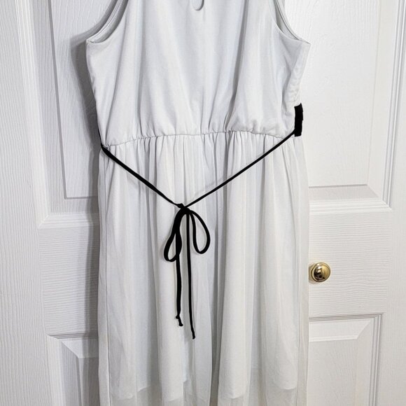 My Michelle Holiday Dress Sleeveless Rhinestone Neckline Black White Size 10 - Picture 6 of 16